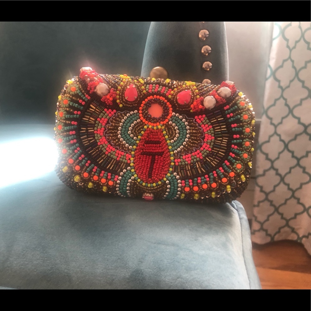 Beaded clutch